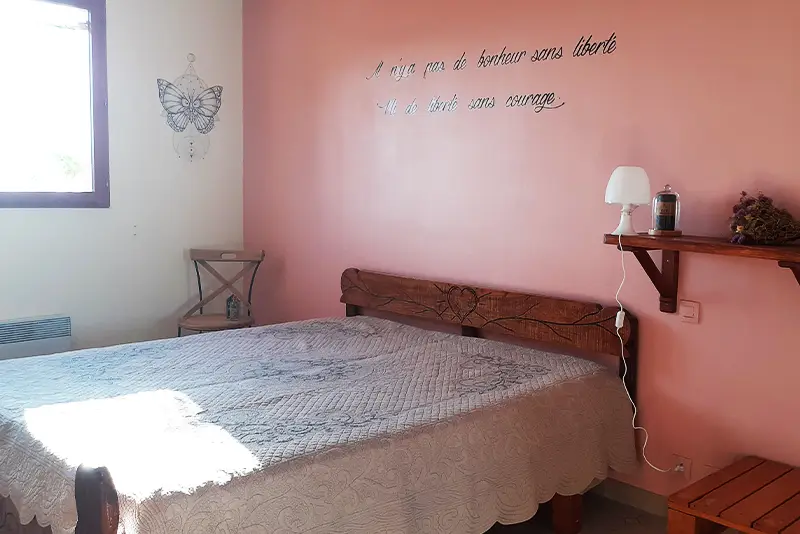 chambre couple lit 180 et enfant gite vallespir